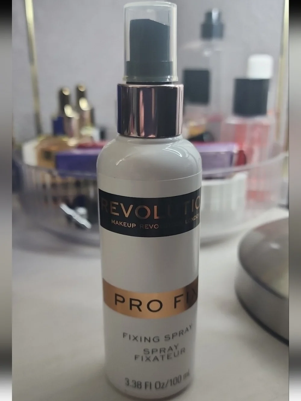 Revolution Pro Fix Fixing Spray
